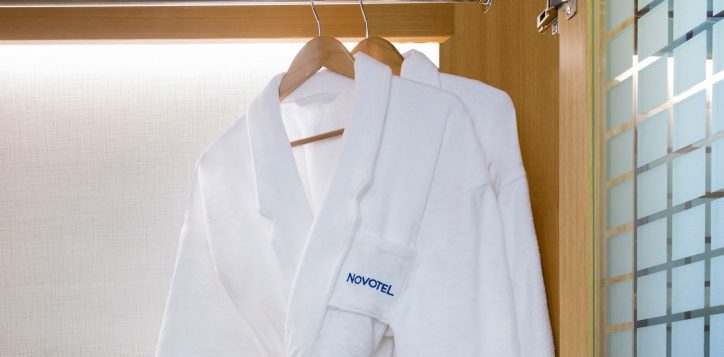 4-bathrobe-2