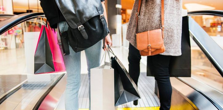 bags-black-friday-escalator-1368690-2