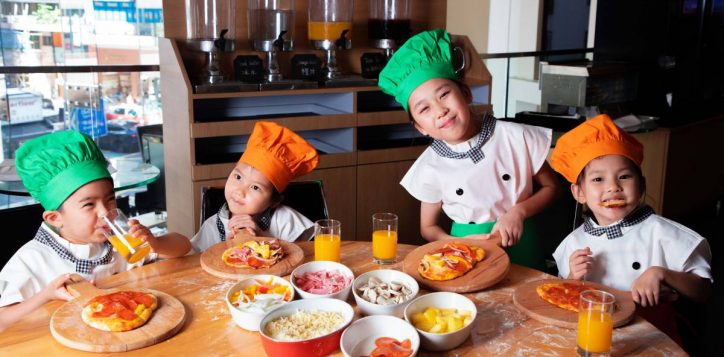 family-staycation_pizza-making-class-2