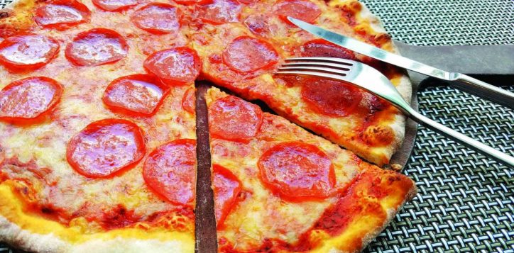 pepperoni-pizza-12%e8%a5%bf%e7%8f%ad%e7%89%99%e8%be%a3%e8%82%89%e8%85%b8%e8%96%84%e9%a4%85-2