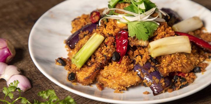 wok-fried-pork-neck-eggplant-in-typhoon-shelter-style-2